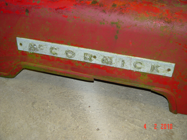 IHC D 439 McCormick lettering "McCormick"