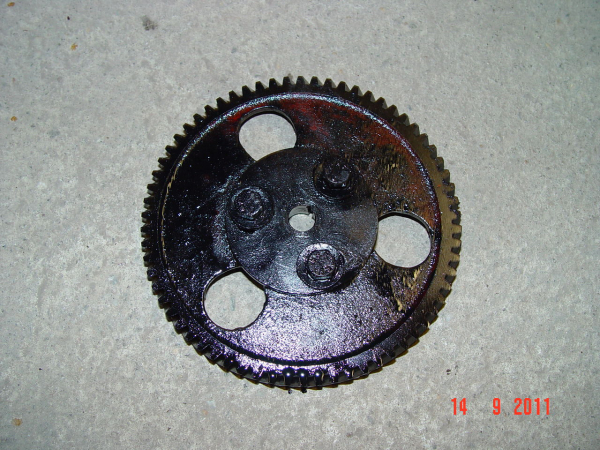 IHC D 320 toothed wheel